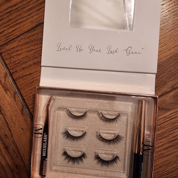 MoxieLash Kits - Picture 4 of 11